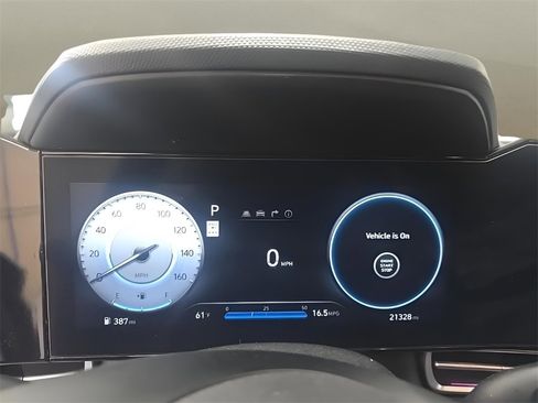 Certified 2025 Hyundai Elantra SEL image 29