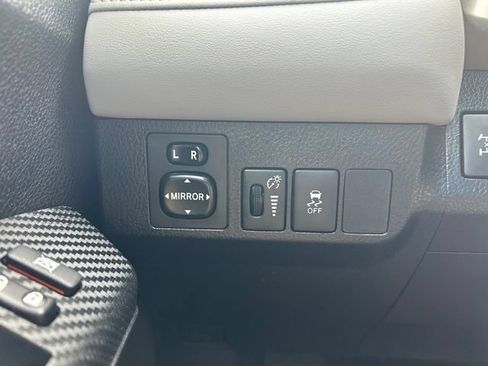 Used 2015 Toyota RAV4 XLE AWD/4WD image 22