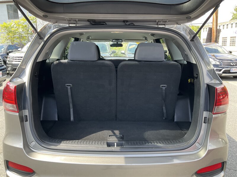 Used 2019 Kia Sorento AWD image 12