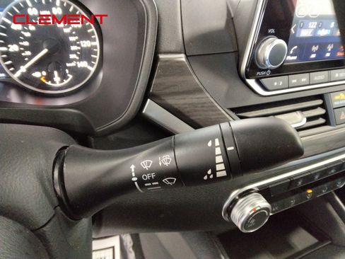 Used 2025 Nissan Altima 2.5 SV image 15