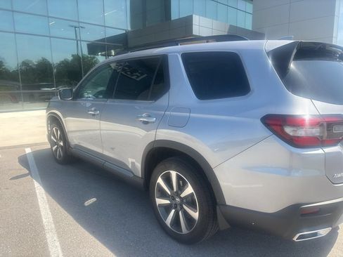Used 2023 Honda Pilot Elite image 3