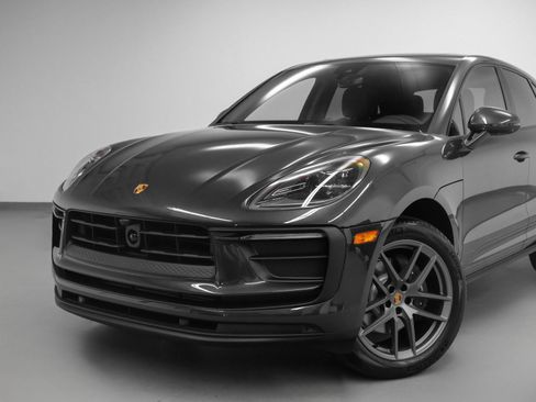 Used 2025 Porsche Macan image 7