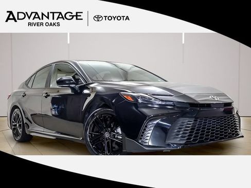 Used 2025 Toyota Camry SE FWD image 1