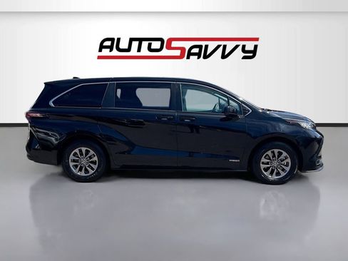 Used 2021 Toyota Sienna LE image 8