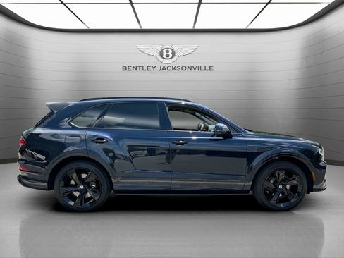 Used 2024 Bentley Bentayga image 5