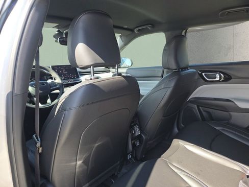 New 2026 Jeep Compass Limited image 8