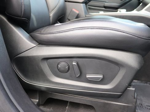 Used 2020 Ford Explorer XLT w/ Equipment Group 202A image 12