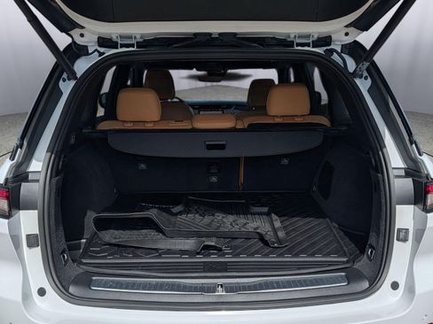 Used 2025 Jeep Grand Cherokee Summit AWD/4WD image 28