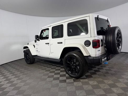 Used 2022 Jeep Wrangler Unlimited Sahara w/ Cold Weather Group AWD/4WD image 10