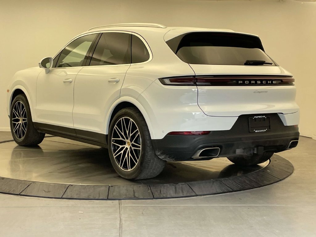Certified 2024 Porsche Cayenne AWD/4WD image 3