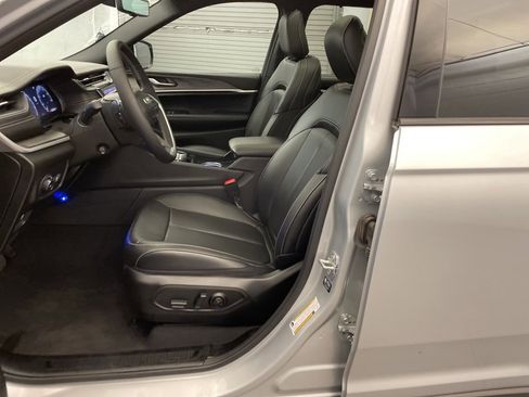 New 2025 Jeep Grand Cherokee L Limited w/ Luxury Tech Group II image 20