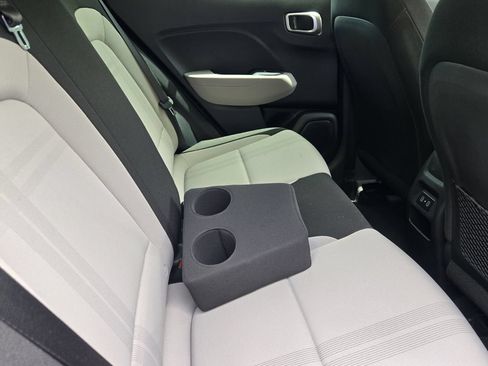 Used 2024 Hyundai Venue SEL FWD image 11