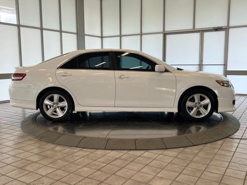 Used 2010 Toyota Camry LE FWD image 8