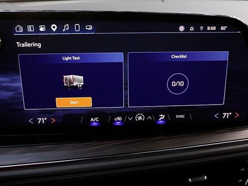 Used 2025 Chevrolet Suburban LS RWD image 14