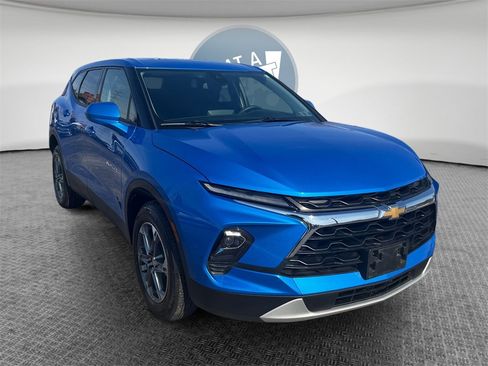 Certified 2025 Chevrolet Blazer LT image 1