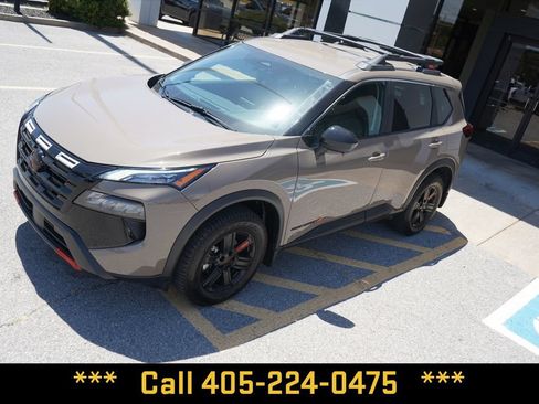 Used 2025 Nissan Rogue SV AWD/4WD image 14