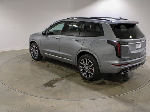 Used 2024 Cadillac XT6 Sport image 3