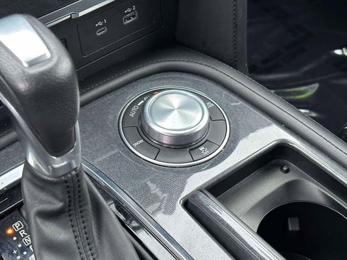 Used 2024 Nissan Armada SV image 31