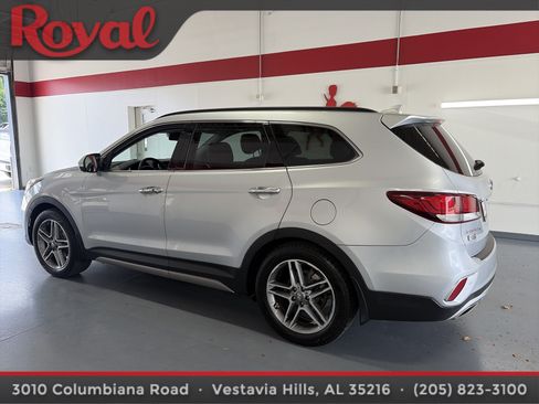 Used 2017 Hyundai Santa Fe Limited FWD image 2