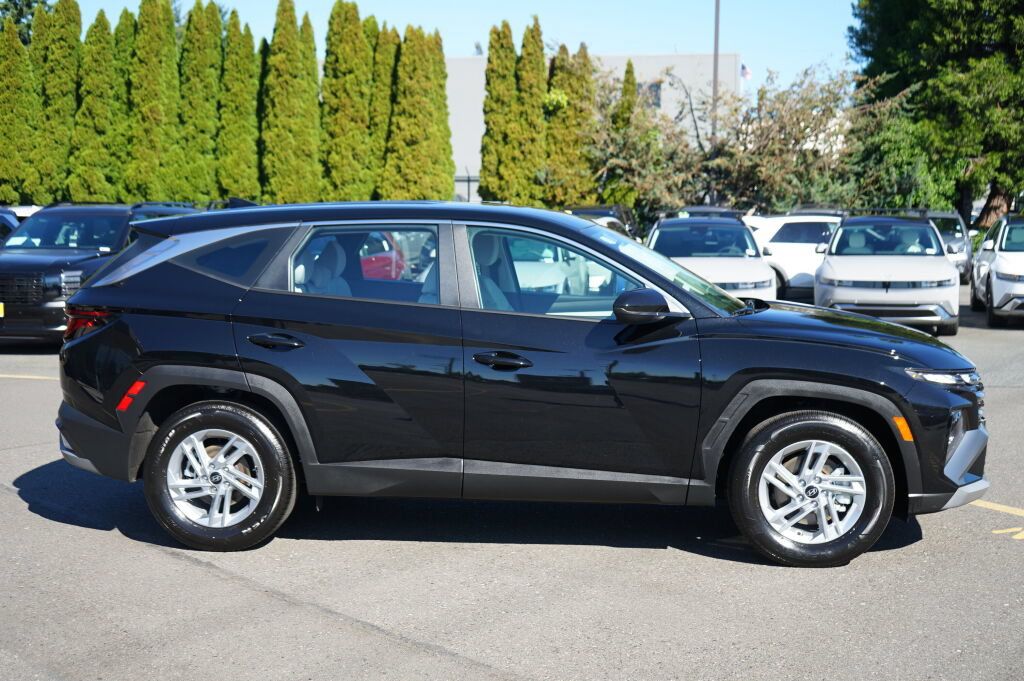 Used 2025 Hyundai Tucson SE FWD image 5