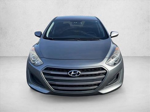 Used 2017 Hyundai Elantra GT image 2