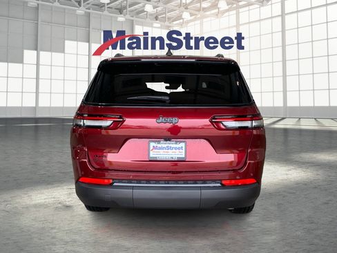 Used 2025 Jeep Grand Cherokee L Altitude image 4