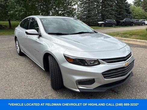 Used 2018 Chevrolet Malibu LT FWD image 2