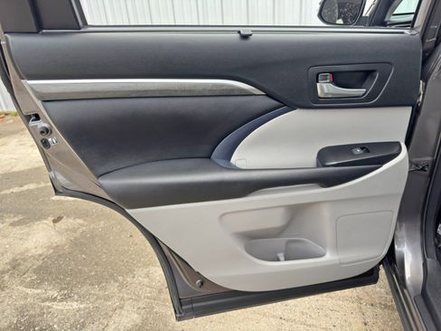 Used 2018 Toyota Highlander Limited image 43