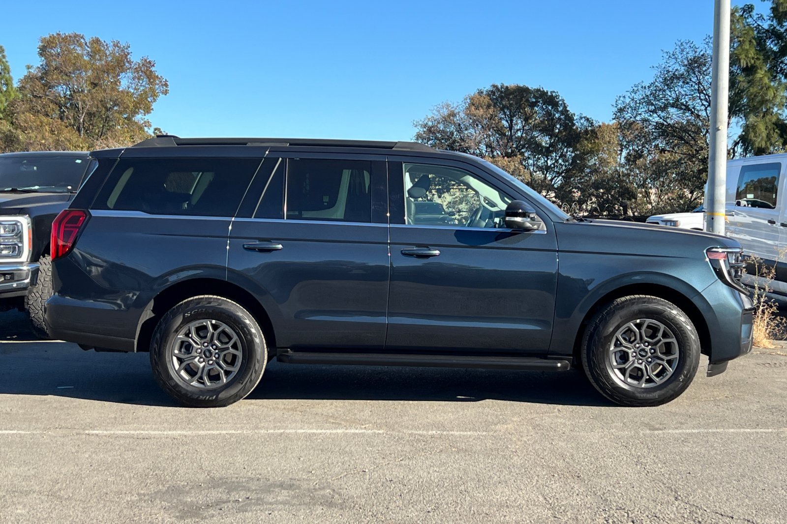 Used 2026 Ford Expedition Active AWD/4WD image 3