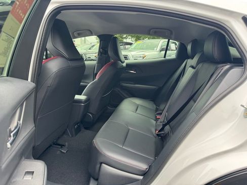 New 2025 Toyota Prius Plug-In Hybrid image 10