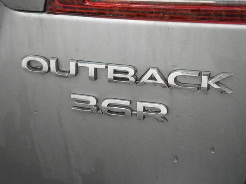 Used 2019 Subaru Outback 3.6R Limited w/ Popular Package #2 image 10