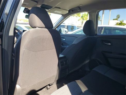 Used 2023 Nissan Rogue SV image 15