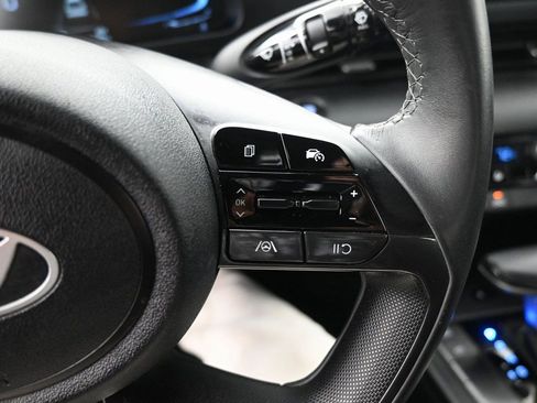 Used 2025 Hyundai Elantra Sport image 18