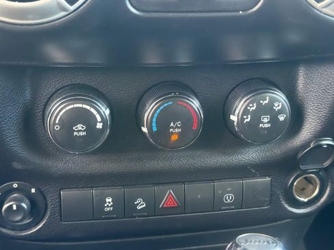 Used 2017 Jeep Wrangler Sahara w/ Connectivity Group image 21