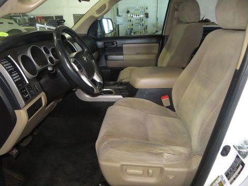 Used 2016 Toyota Sequoia SR5 AWD/4WD image 18