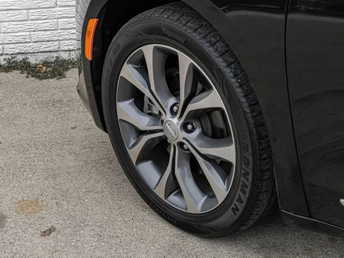 Used 2018 Chrysler Pacifica Limited image 75