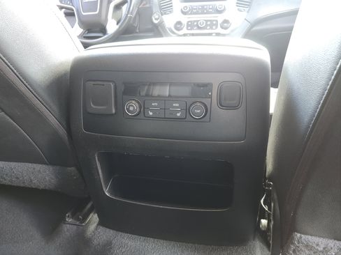 Used 2019 GMC Yukon XL SLT AWD/4WD image 24