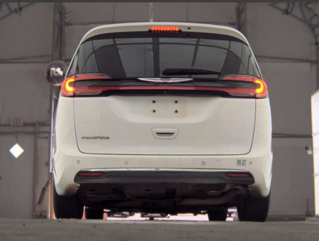Used 2021 Chrysler Pacifica Touring-L FWD image 5
