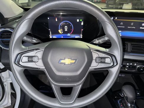 Used 2024 Chevrolet Trax LT image 16