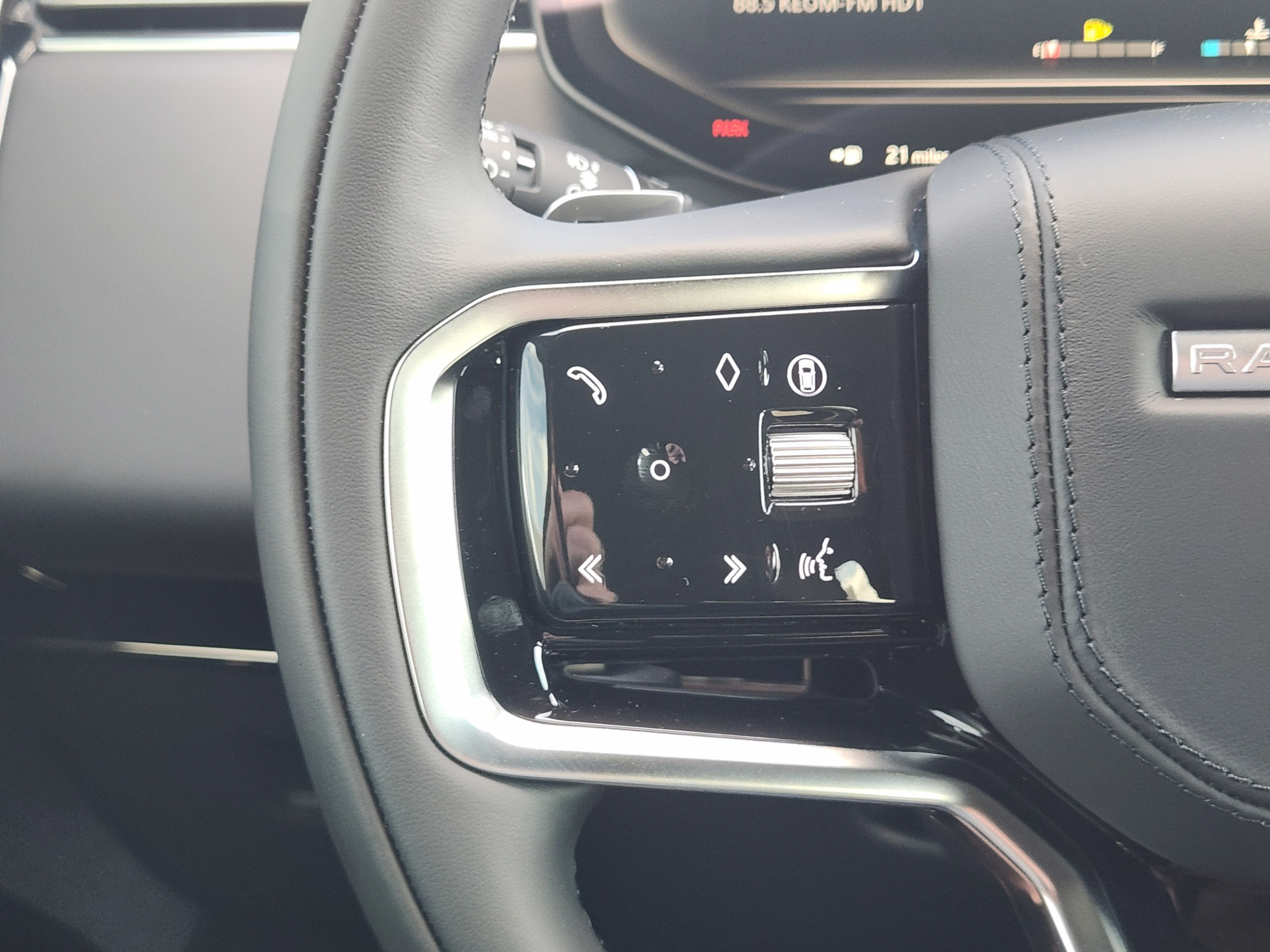 New 2027 Land Rover Range Rover Sport SE AWD/4WD image 26