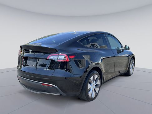 Used 2023 Tesla Model Y Long Range AWD/4WD image 9