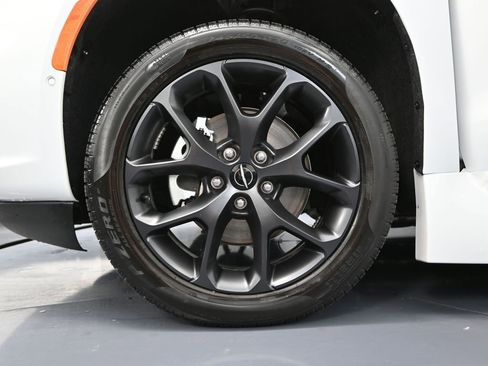 Used 2022 Chrysler Pacifica Touring-L w/ Uconnect Theater Family Group image 20