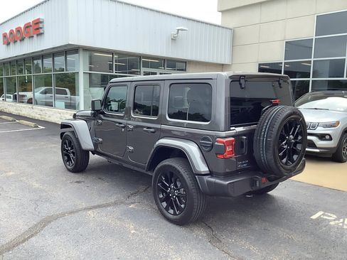 Certified 2025 Jeep Wrangler Unlimited Sahara w/ Safety Group AWD/4WD image 6