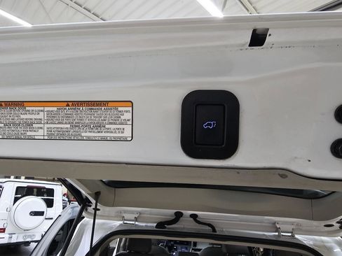 Used 2016 Toyota Sienna XLE FWD image 12