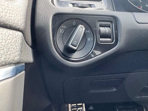 Used 2017 Volkswagen GTI SE FWD image 31