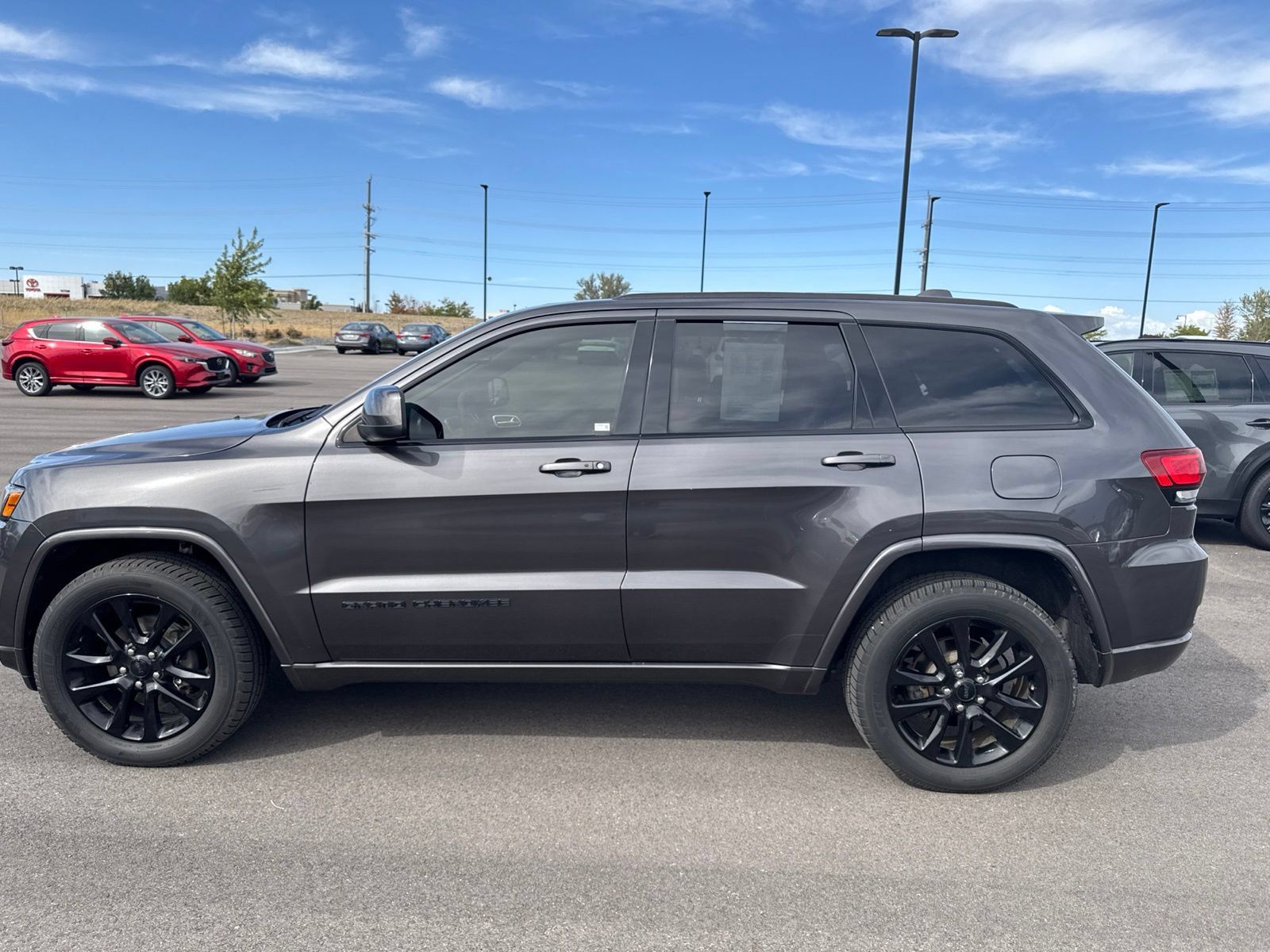 Used 2018 Jeep Grand Cherokee Altitude AWD/4WD image 4