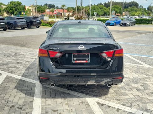 Used 2025 Nissan Altima 2.5 SV w/ SV Premium Package FWD image 4