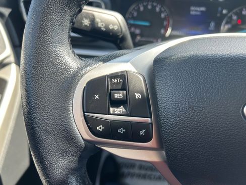 Used 2022 Ford Explorer XLT w/ Equipment Group 202A image 21