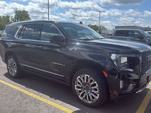 Used 2023 GMC Yukon Denali Ultimate AWD/4WD image 3