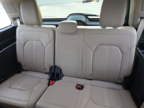 Used 2023 Ford Expedition Limited image 10